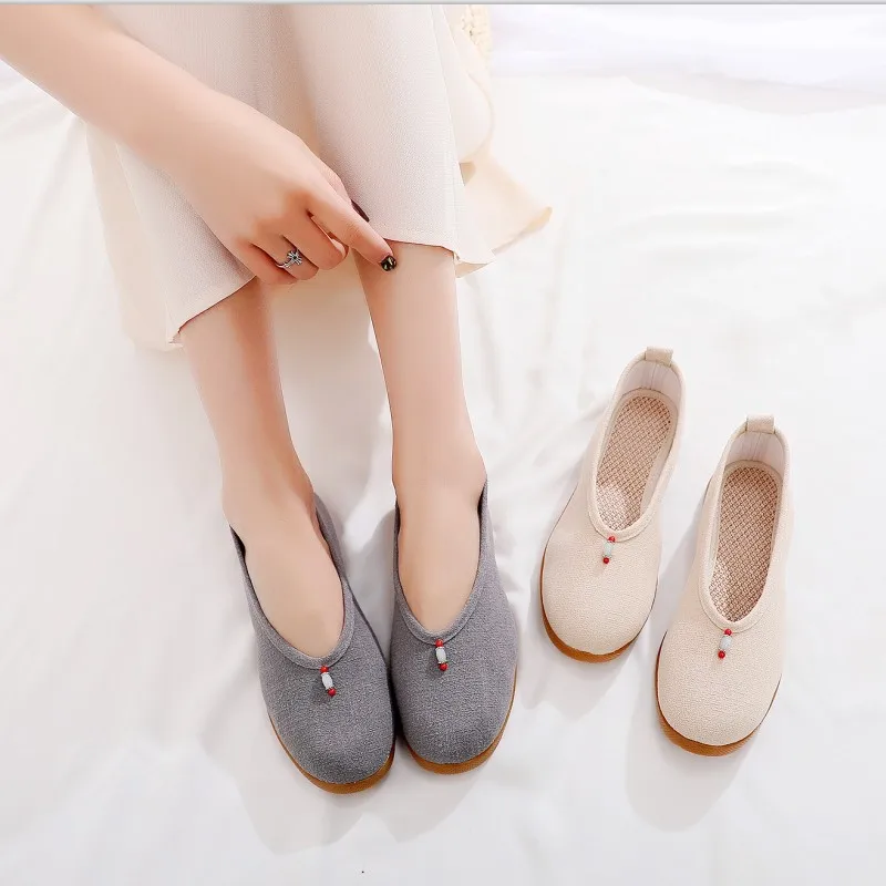 Рисунок 3 - Тканевая обувь; Обувь Hanfu на