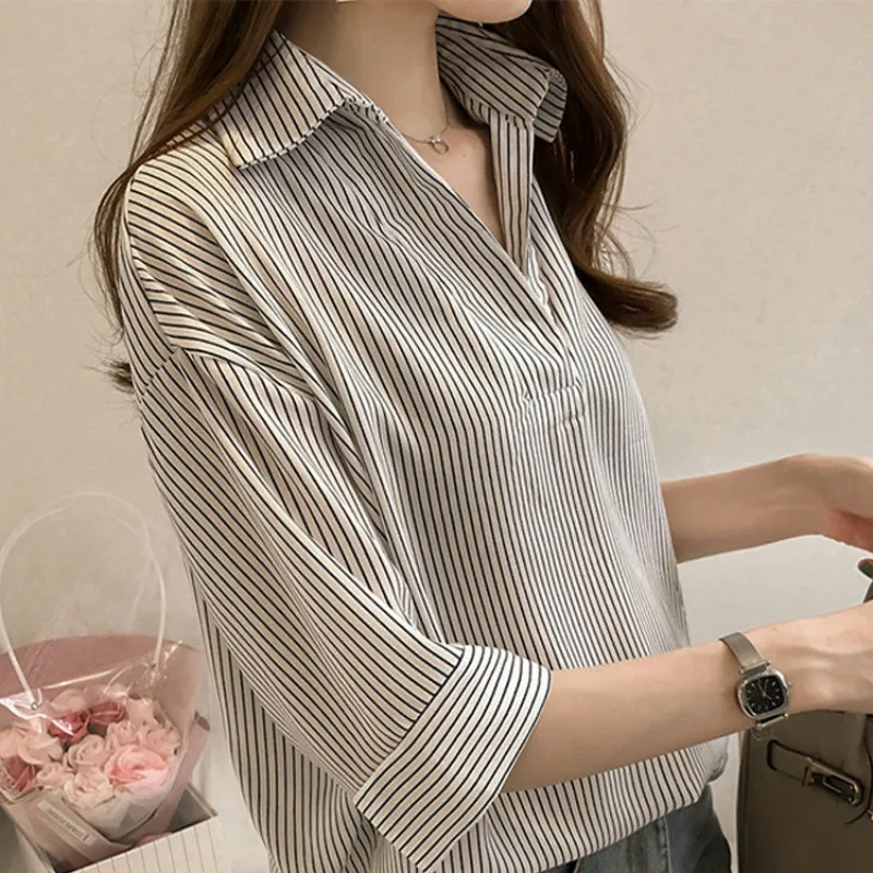 Женские рубашки в Корейском стиле 2020 Модный Полосатый Свободный Топ с V образным
