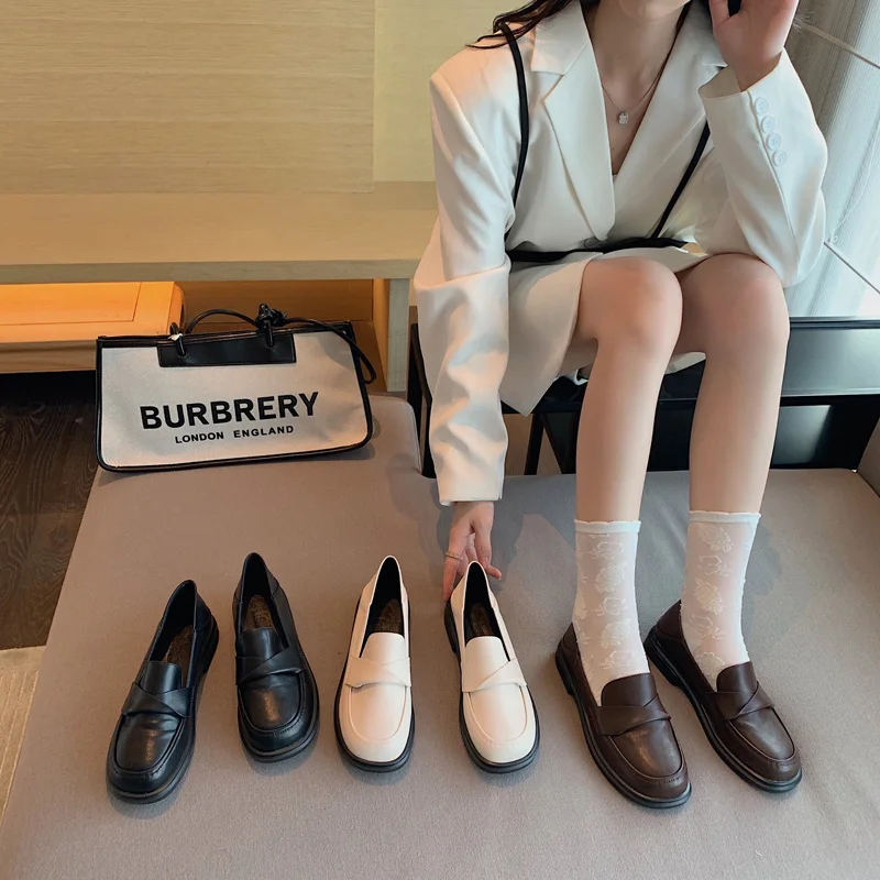 

Женские туфли-оксфорды на плоской подошве, из ПУ кожи