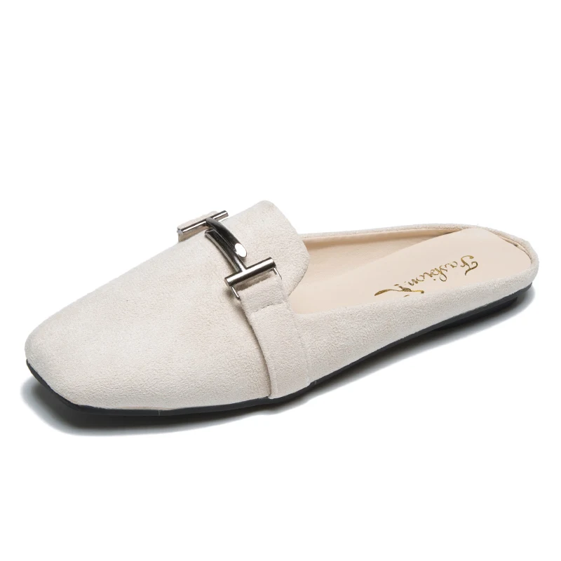 С металлической отделкой на плоской подошве с квадратным носком Туфли без