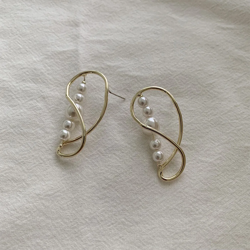 

2021 fashion new style irregular temperament 925 Pearl Earrings women twisted retro design metal Earrings women
