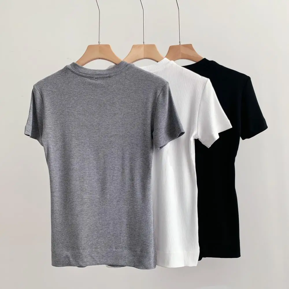 Женская трикотажная футболка с круглым вырезом короткими рукавами в полоску