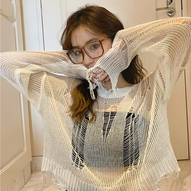 Женский свободный пуловер с разрезами тонкий вязаный в готическом стиле