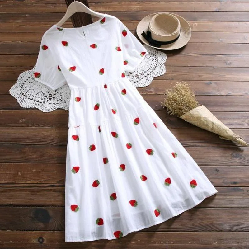 Женское хлопковое платье с вышивкой клубники белое милое лоскутное круглым