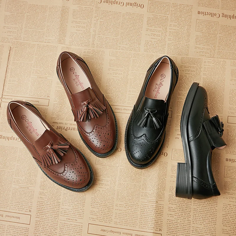 Коричневого цвета в итальянском стиле из коровьей кожи с кисточками перфорацией