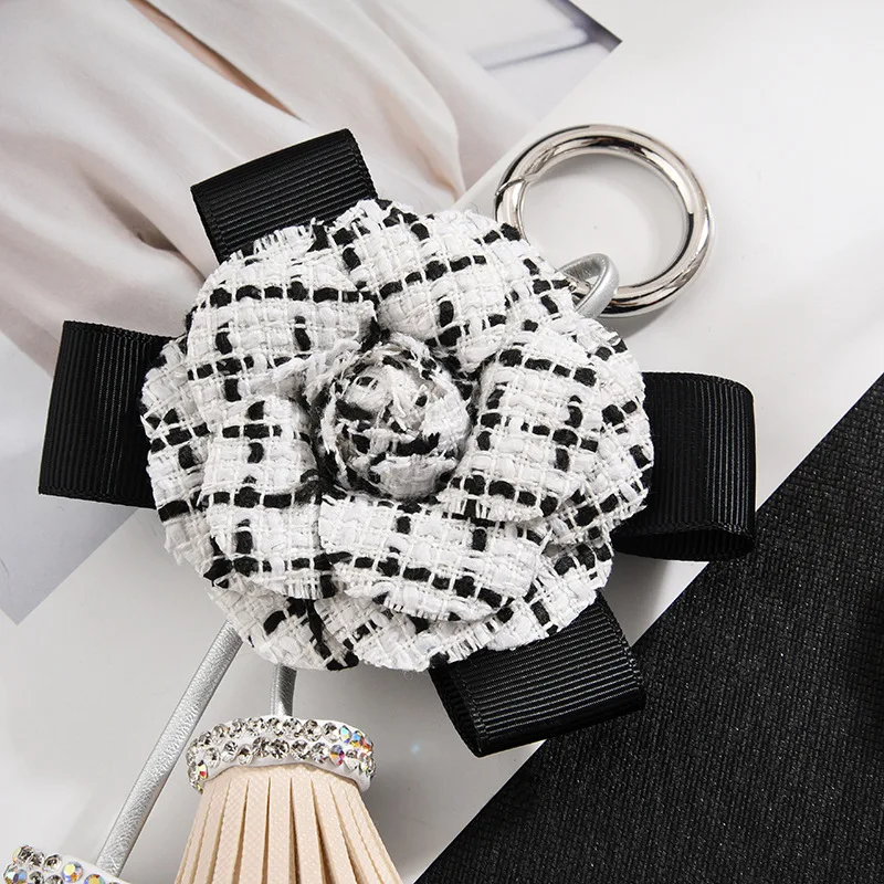 Лук брелок PU с кистями со стразами белый черный розовый гусиные лапки цветок лук