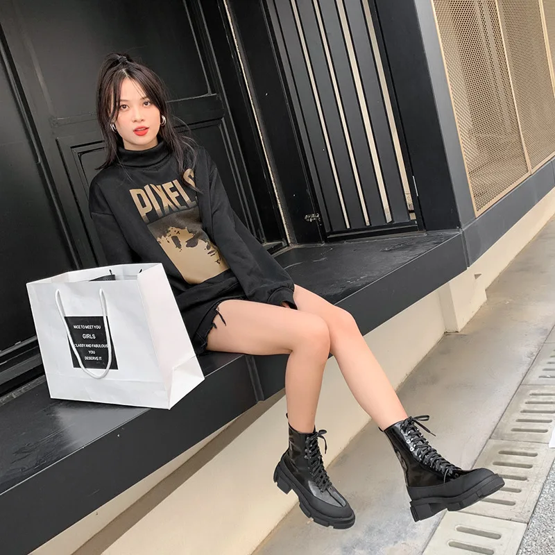 Известный пряжкой и заклепками на платформе Обувь Челси Для женщин толстой