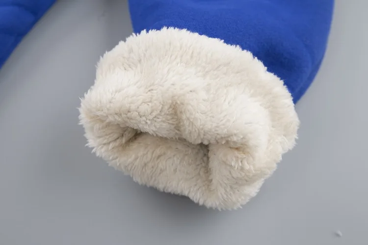 Для детей 1-4 лет модная зимняя теплая одежда с капюшоном и рисунком для маленьких