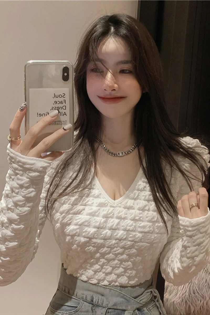 

Bubble sleeve top women's spring new loose temperament V-neck pleated shoulder pad short base shirt foreign style long sleeve