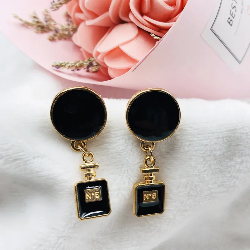 Женские круглые геометрические серьги черные изящная подвеска в виде бутылочки