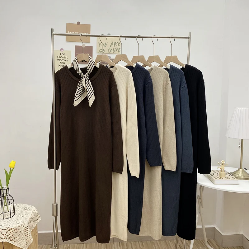 

Женское платье-свитер с круглым вырезом, в полоску