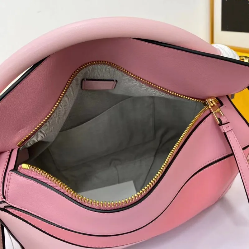 

2021 New Celebrity Inspired Mini Geometric Bag Pillow Bag Genuine Leather Splicing Package Shoulder Bag Women's Messenger Bag