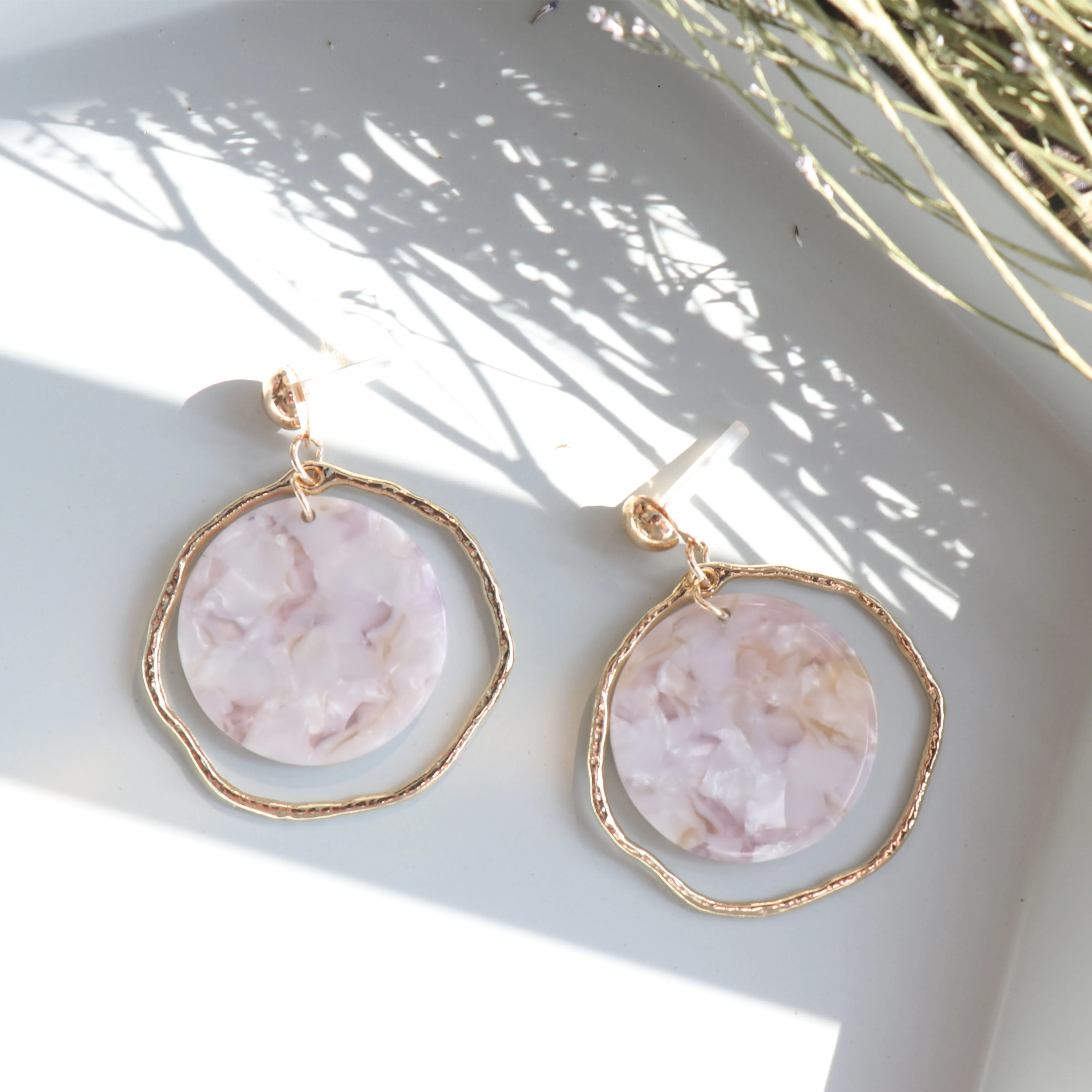 Весенние корейские круглые геометрические ацетатные серьги с неровным