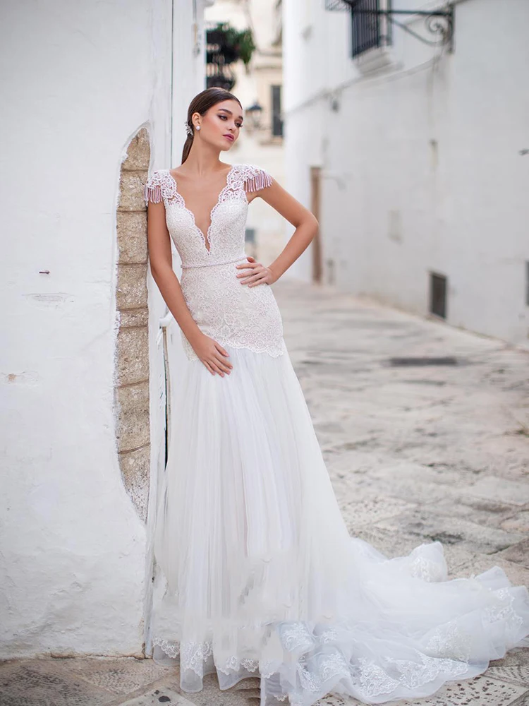 

YILIBER Lace wedding dress v-neck sleeveless luxury wedding gown applique decoration tassel buttons lace tailing