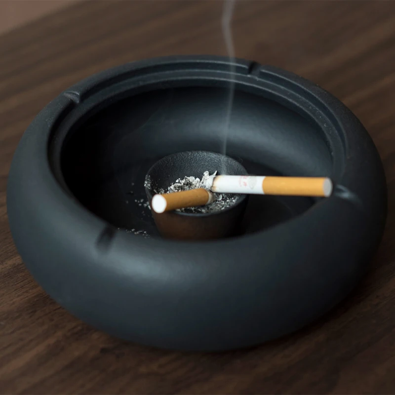 

Newly Black Ceramic Ashtray Personality Fashion Windproof Large with Lid for Living Room Home Office European Style Ashtray