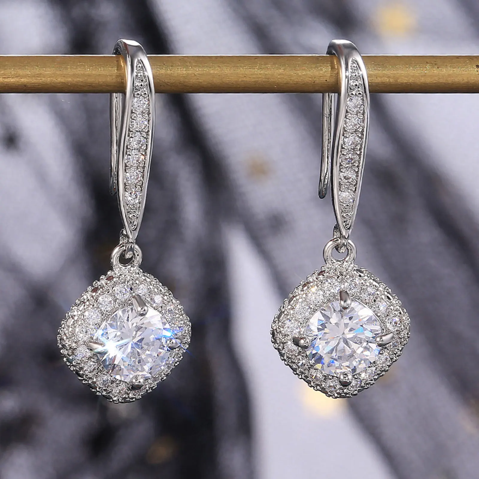 Магнитные серьги-гвоздики для похудения расслабления тела массажа украшения