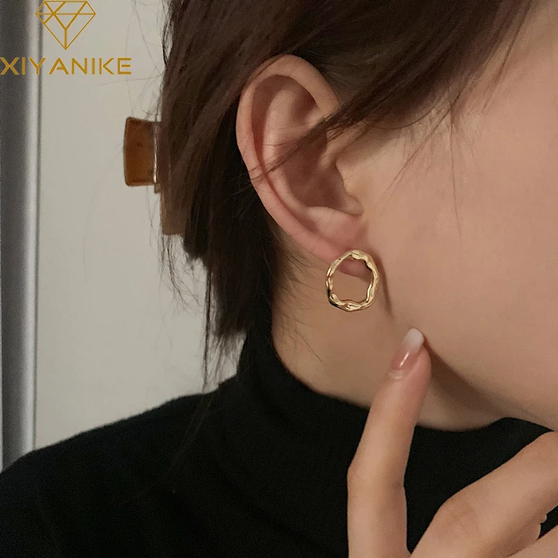 

Женские серьги-гвоздики из серебра 925 пробы