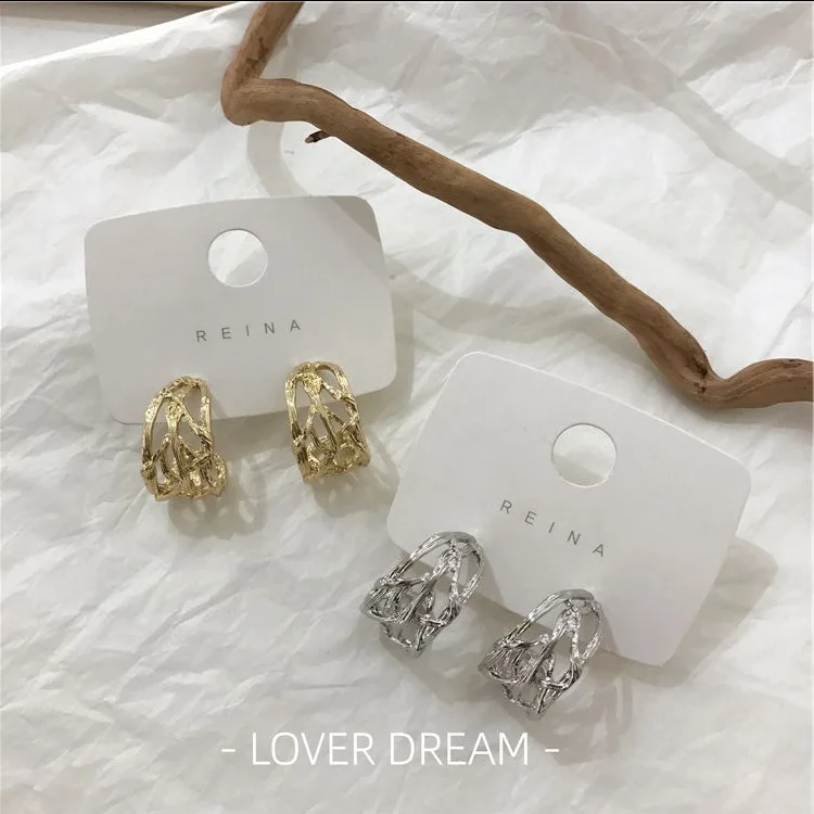 

2020 New Korean Vintage Earrings For Women C-shaped Metallic Earrings Silver Color Earrings Fashion Jewelry