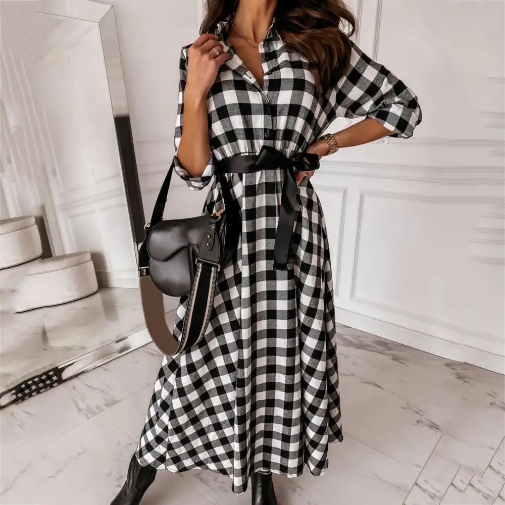 Женское платье-макси с отложным воротником длинным рукавом и большим подолом |