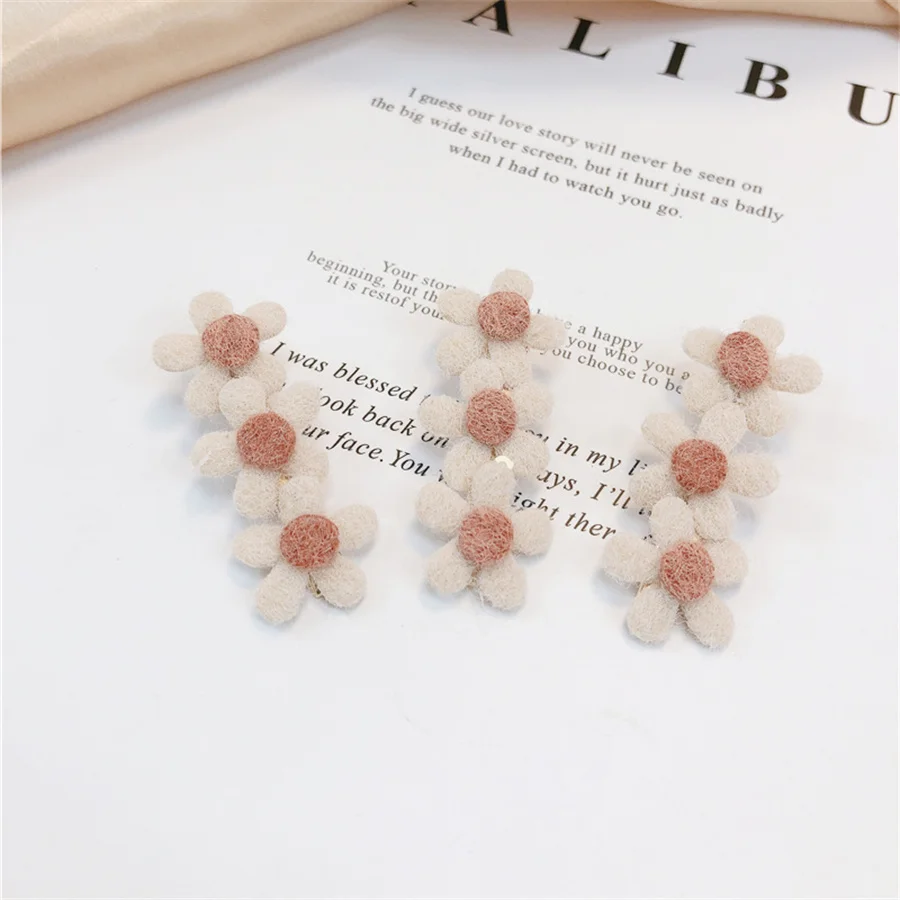 

2Pcs/Set Plush Flowers Hair Clips For Girls Women Cute Barrettes Kids Decorative Hairpins Fashion Hair Accessories Gift Ornament