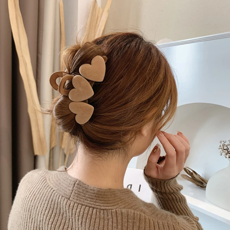 

Женская заколка для волос, плюшевая заколка для волос с сердечками в Корейском стиле, аксессуары для волос в виде акулы на осень и зиму, 2021