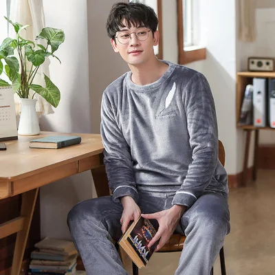 

Зима 2021, плотный теплый серый фланелевый пижамный комплект для мужчин, одежда для сна с длинным рукавом и принтом в виде перьев, костюм для о...