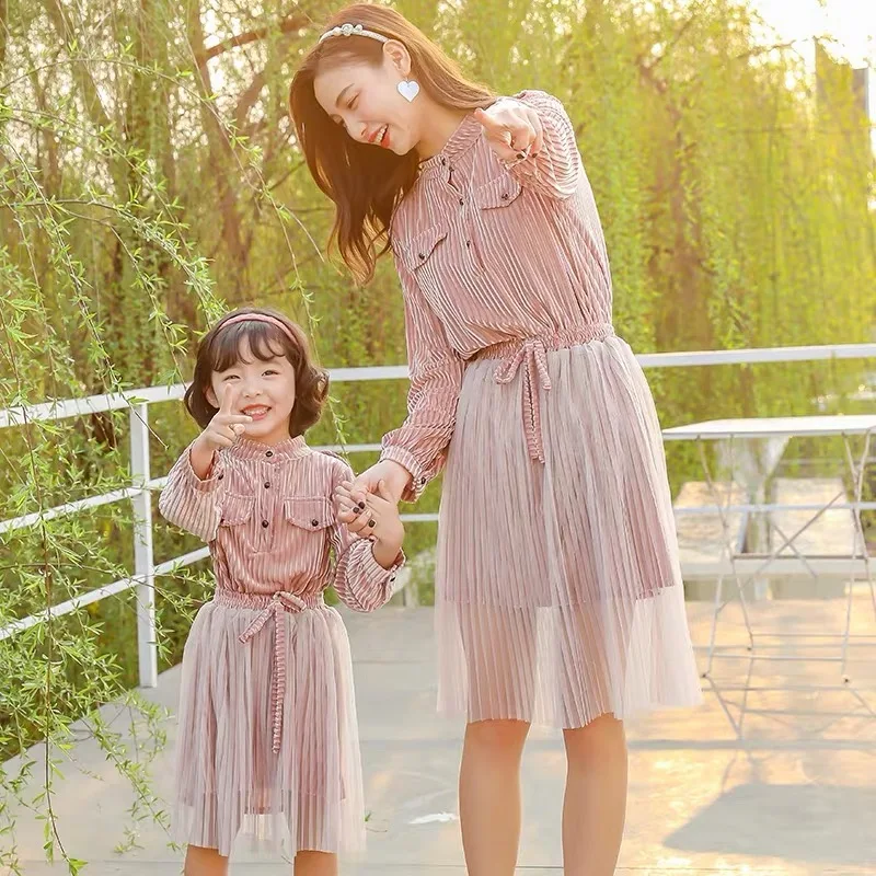2019 Милая одежда для мамы и дочки Одинаковая всей семьи футболка платье Детские