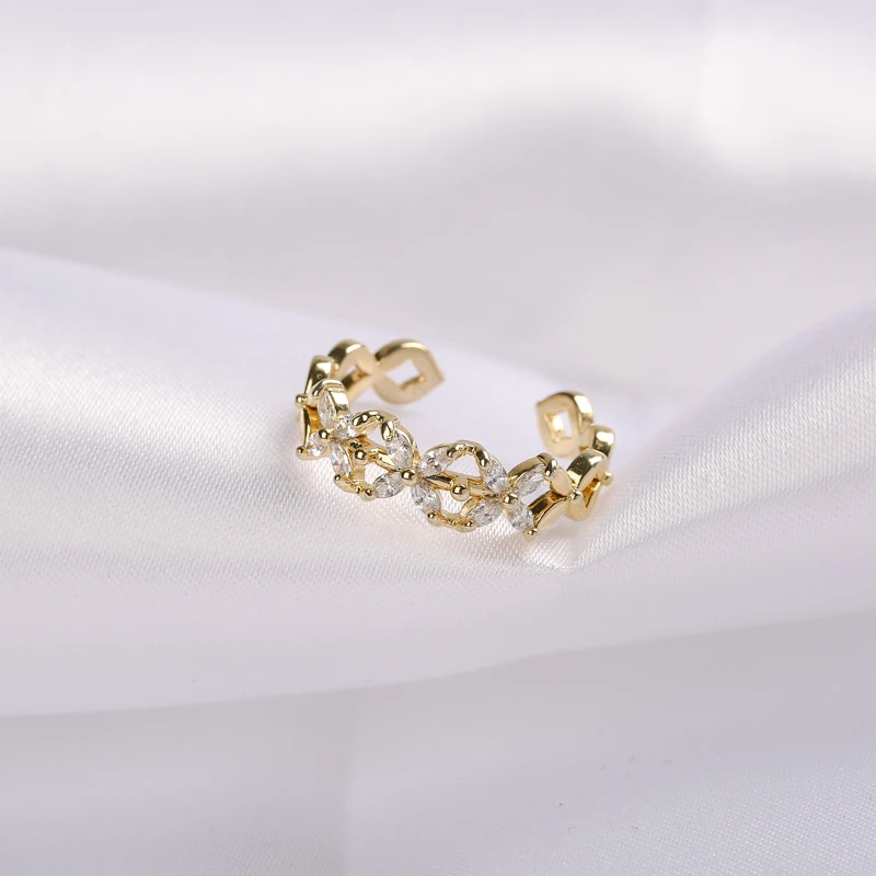 

Classic European and American Style Hollow Out Gold Color Zirconia White Crystal Stripe Female Ring For Women Party Jewelry