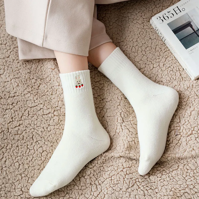 Женские хлопковые носки с вышивкой Осень-зима 2020 новые модные утепленные