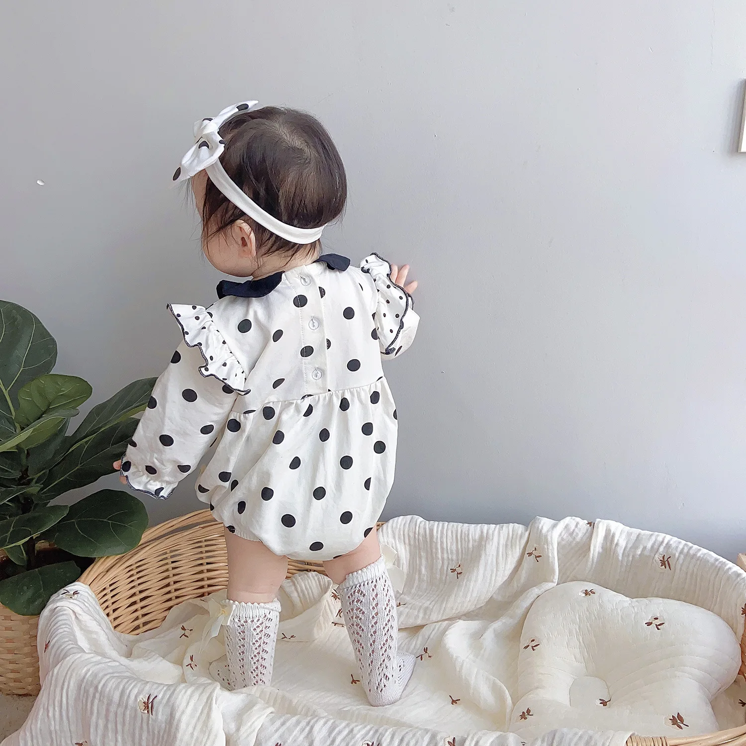 

Korean Spring Baby Girls Clothes Cotton Flare Sleeve Baby Romper+hairnband 2pcs Newborn Dot Fashion Playsuit Infant Sweet Outfit
