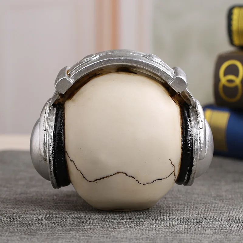 

15cm Lovely Funny Wearing headphones Skull Figure Creative Tricky Resin Craft Collect Horror Halloween Decoration Gag gifts toy