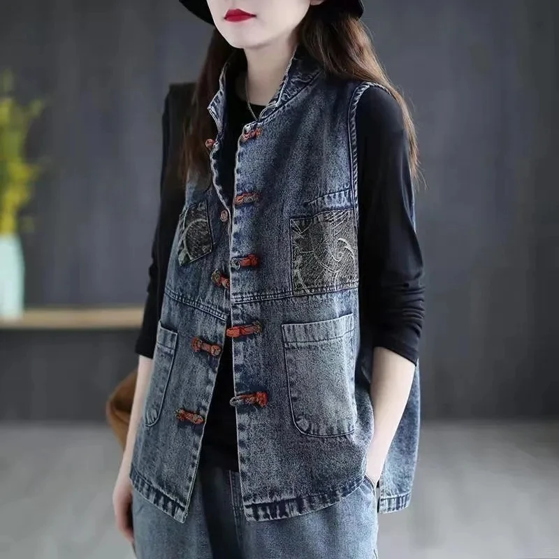 

2022 Spring Summer New Denim Vest Women Female Ethnic Style Disc Buckle Jacket Female Jeans Waistcoat Vintage Casual Gilet