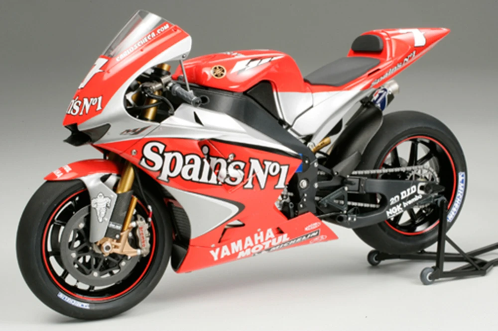 Tamiya 14100 моделирующие наборы масштаб 1:12 Yamaha YZR-M1 ✄ No.7/No.33 мотоциклетные сборные