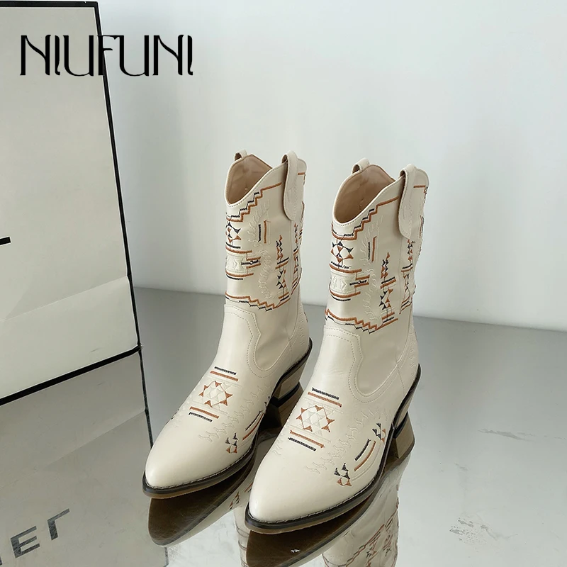 

NIUFUNI Women's High Boots Embroidery Pointed Toe Low Heels Beige Slip-On Women's Boots Simple Winter Short Tube Botas De Mujer