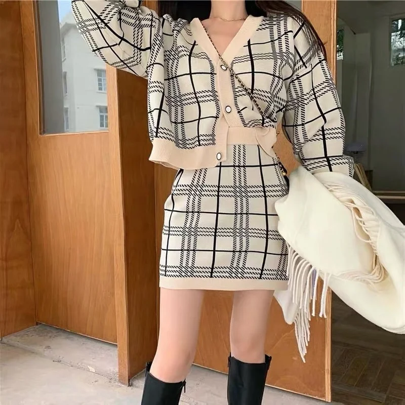 

ins spring new V-neck plaid short knit sweater with hip skirt two-piece female