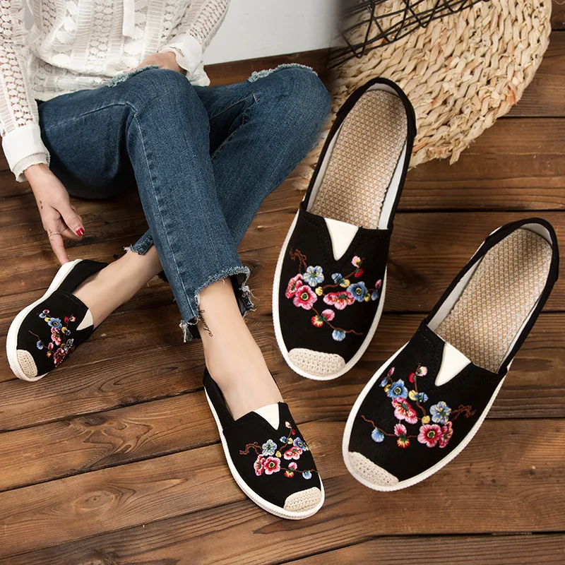 

Women Loafers Casual Flats Slip On Female Shoes Ethnic Style Embroidered Ladies Flat Shoes White zapatos mujer