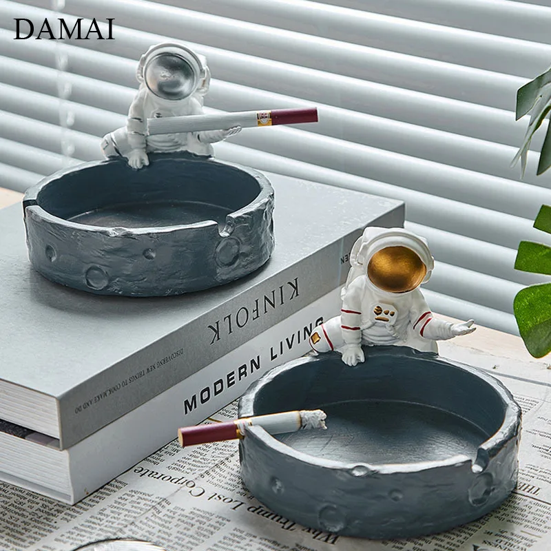 

Astronaut Decorative Resin Ashtray Nordic Cigar Ashtrays Desktop Funny Ash Tray Gifts for Boyfriend Home Decoration Ornaments