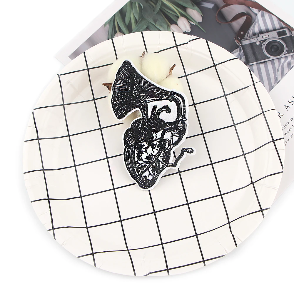 

ZF1324 1pcs Music Art Sunflower Gramophone Sticker For Clothing Applications On Clothes Iron Embroidered Patch