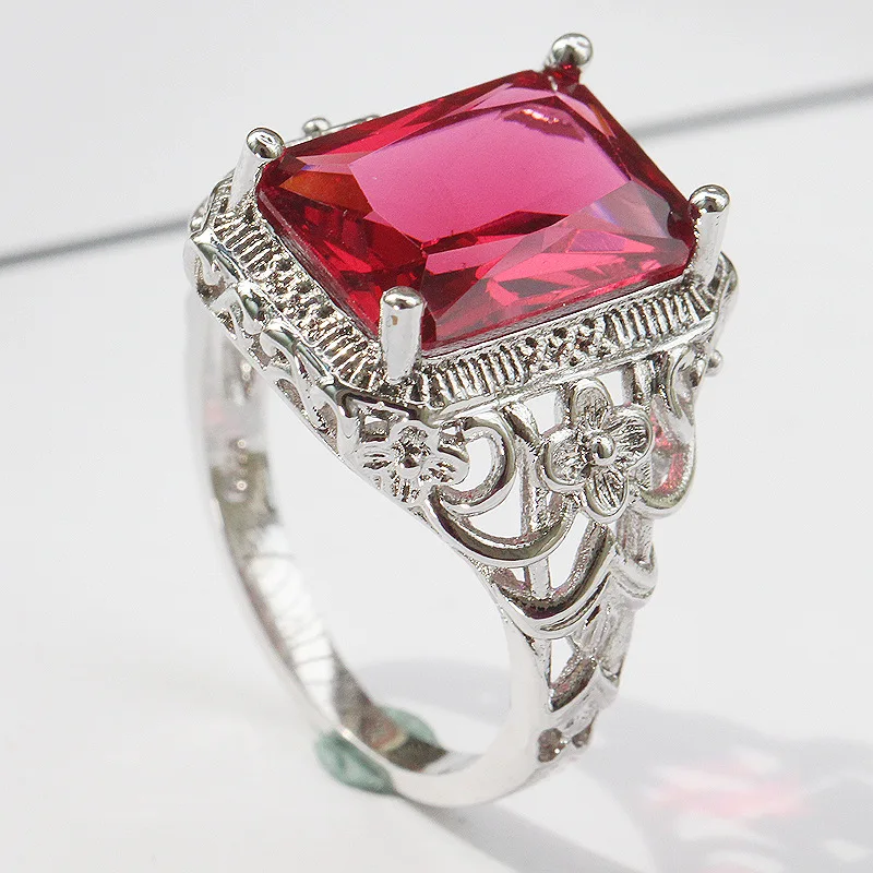 Женское кольцо из серебра 925 пробы с красным кристаллом|Кольца| |