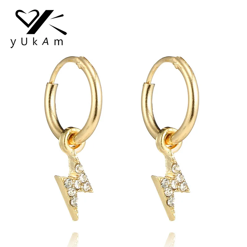 YUKAM, минималистичные маленькие золотые круглые серьги с молниями, креольские серьги для женщин, стразы в стиле панк, металлическая петля, серьги, ювелирное изделие