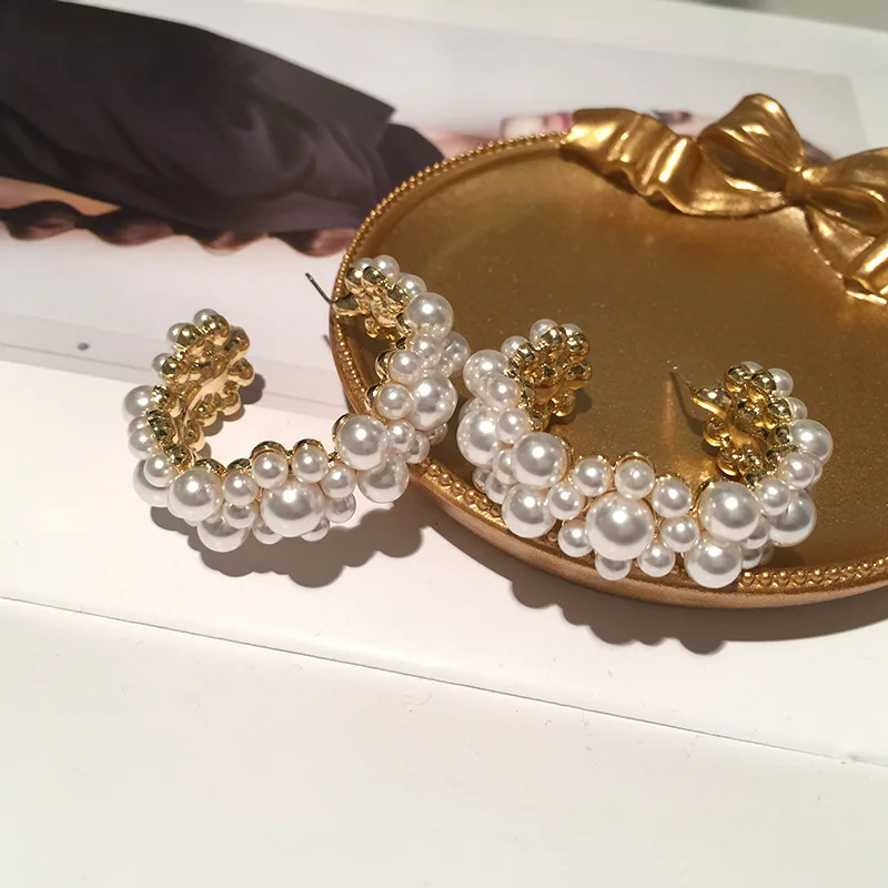 

White pearl flower earrings