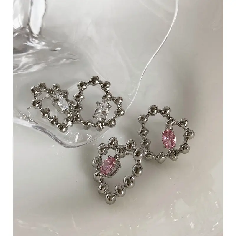 

2021 New Creativity Metal Pink Zircon Geometric Heart Earring for Woman Personality Street Heart Earrings Jewelry Wholesale