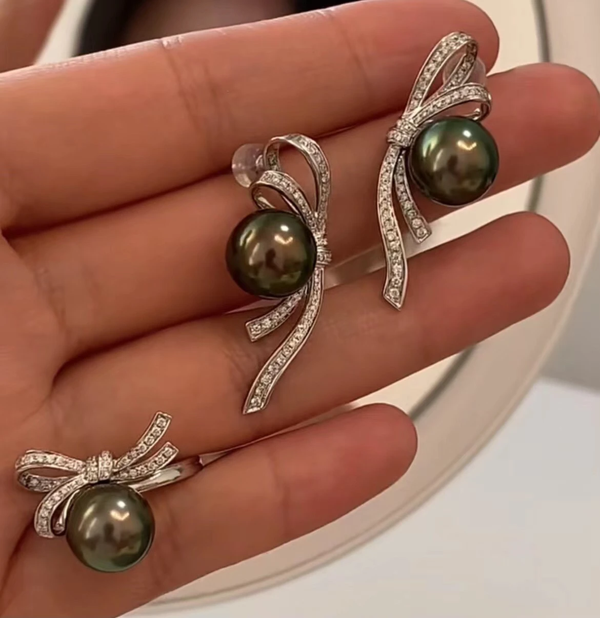 

Набор женских сережек и кольца, из серебра 925 пробы