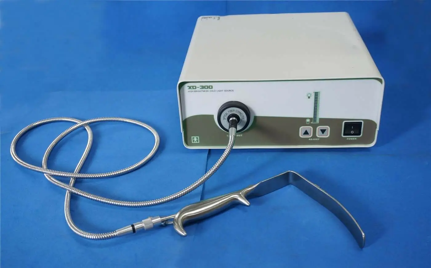 

Волоконно-оптический ксеноновый светильник источник света с грудным втягиванием пластиковое хирургическое оборудование приборы для красоты