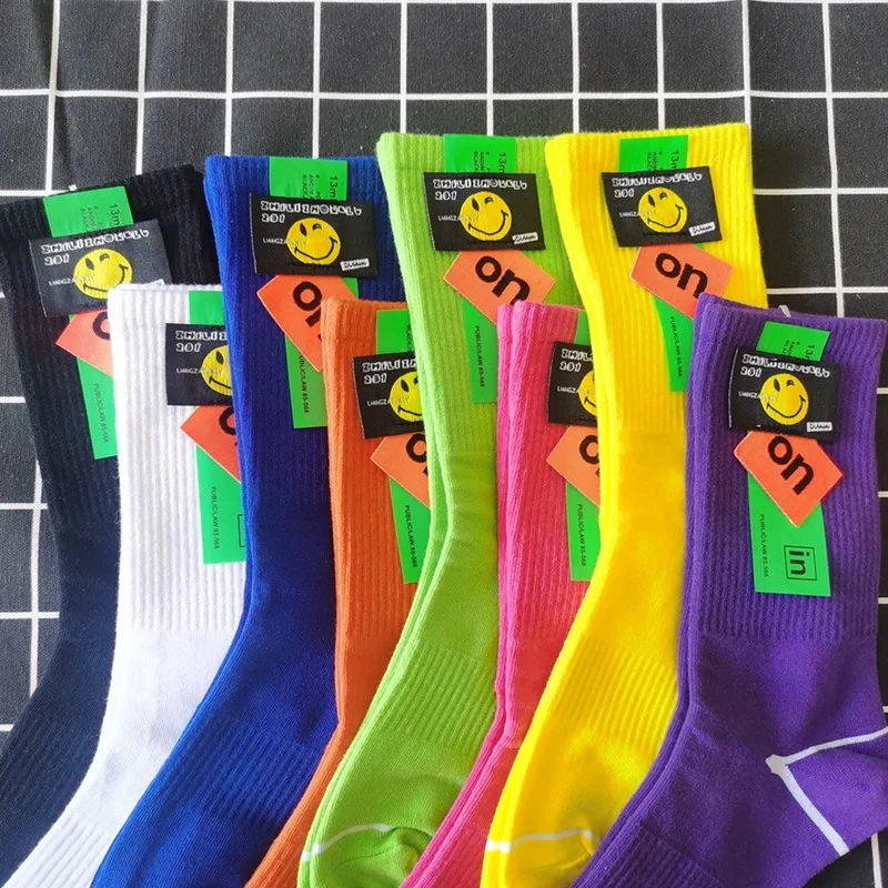 

Spring and Autumn New Cloth Label Smile Face Personality High Tube Ladies Socks Tide Women Smiley