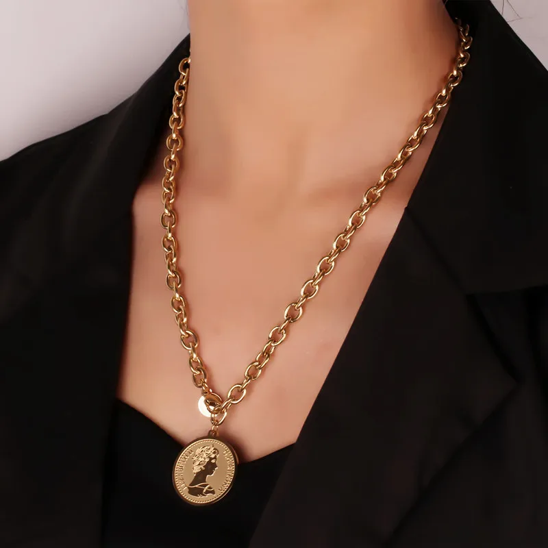 

TOSAKO Stainless Steel Necklace Titanium Pendants Sweater Chain Queen Portrait Female 2021 Trend Jewelry