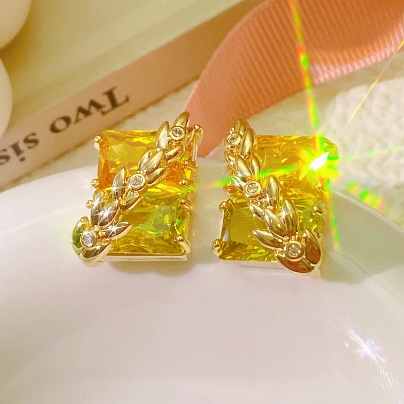 

Gold Spike Earrings S925 Silver Needle Earrings Square Diamond Niche Design Advanced Sense Fashionable Sapphire Temperament Joke