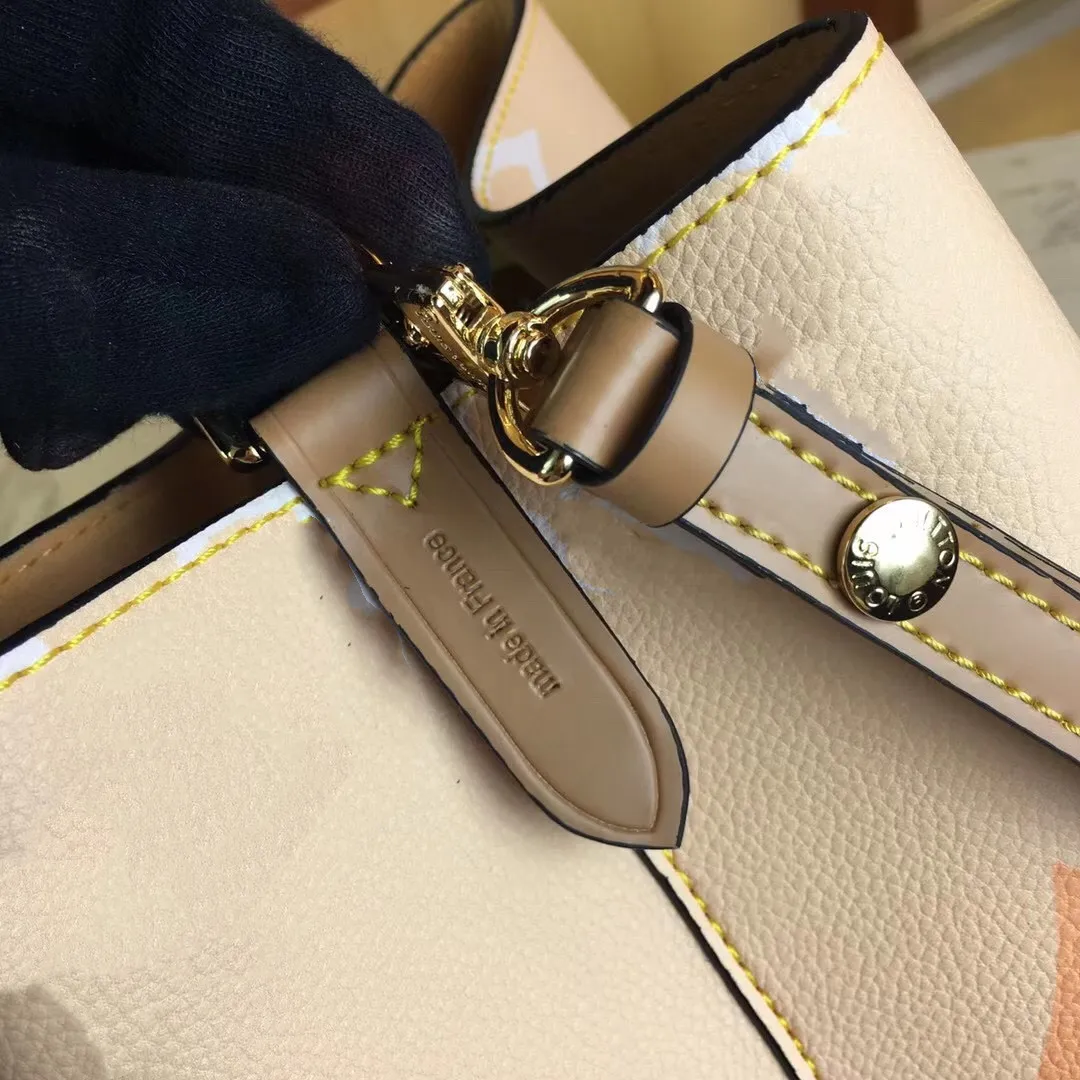 

Casual Fashion Handbag For Women Luxury Brand Designer Shoulder Bags Large Capacity Handle Monogram Giant Pattern Color Gradient