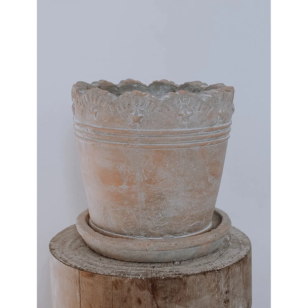 

Country Style Aged Handmade Terracotta FlowerPot with Tray