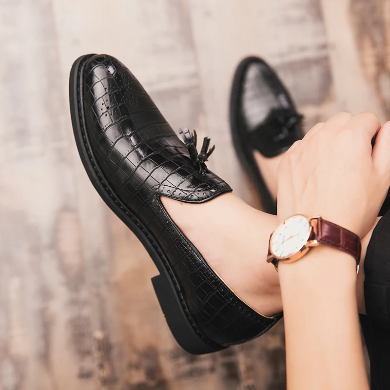 ALCUBIEREE/осенние модные лоферы с бахромой оксфорды мужские слипоны броги